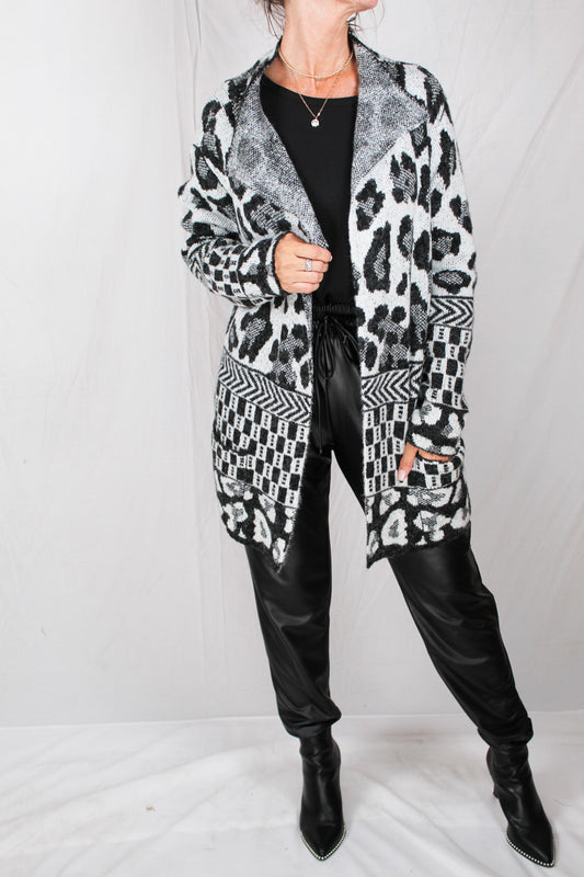 J2F6599135-A - Animal - Cardigan Long Sleeve A651 - Pack